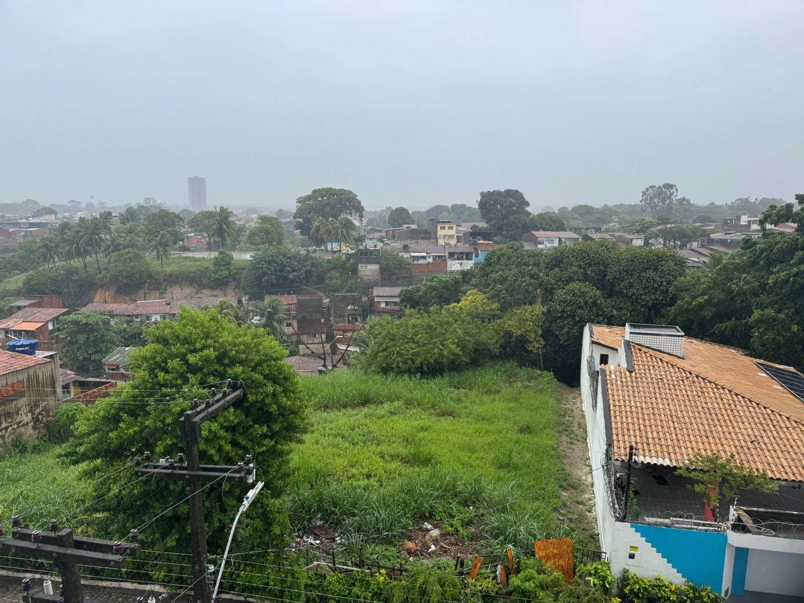 Chuvas causam destruição em Maceió; 18 pessoas estão desalojadas na capital